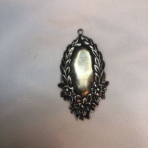 VINTAGE STERLING SILVER FLOWER PENDANT